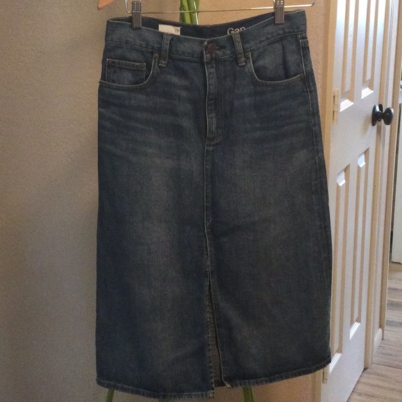 Gap 1969 denim skirt
Size 27    100% cotton
Waist 15”. Hip18”. Length 27.5” - Picture 1 of 5